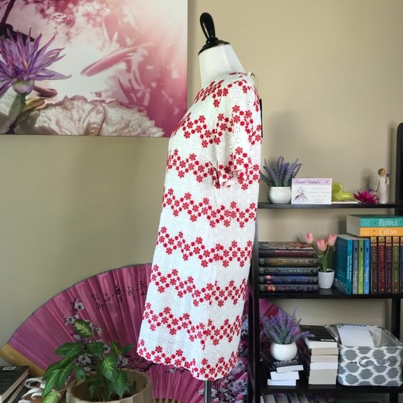 ✨NEW Lulu’s White & Red Eyelit Shift Dress - Picture 5 of 11